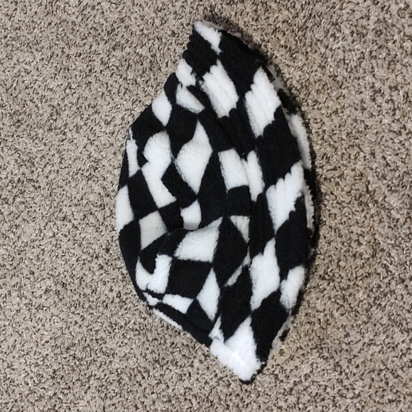 Girls Fuzzy Bucket Hat - Picture 5 of 5